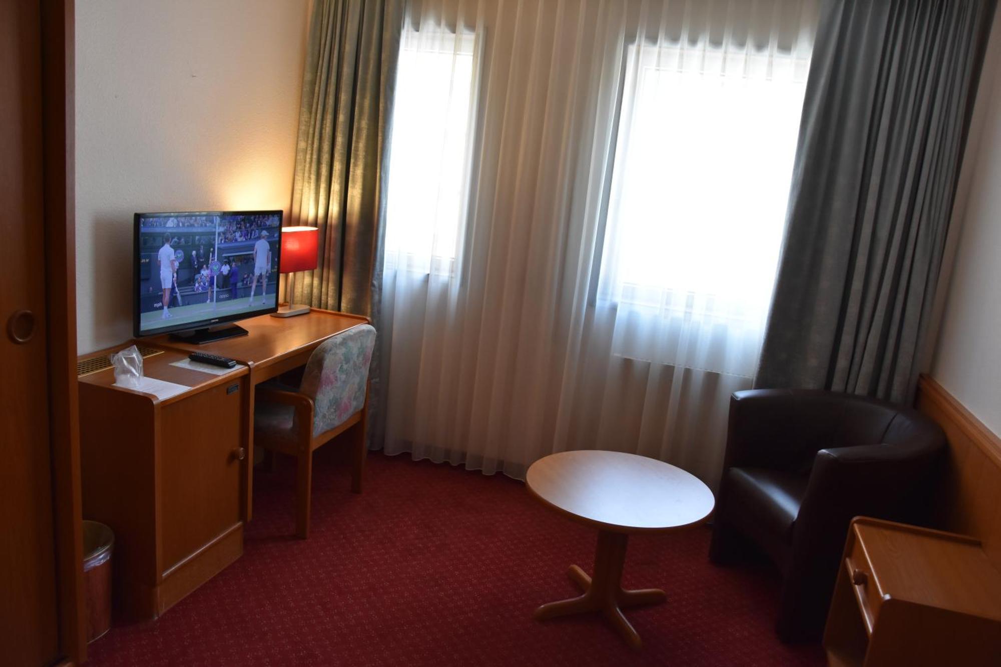 Hotel Des Trois Rois Le Locle Luaran gambar